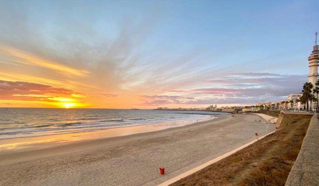 Keka En Playa La Victoria Con Ascensor Grupo Ac Gestion Apartman Cádiz Kültér fotó